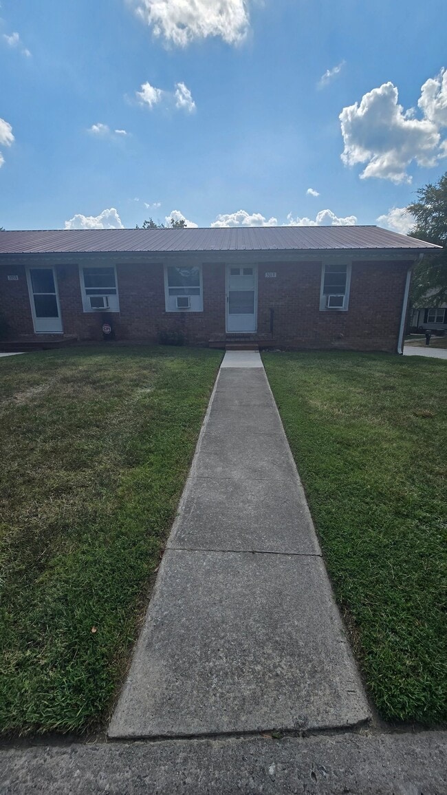 Building Photo - 303 Culbreth Ave