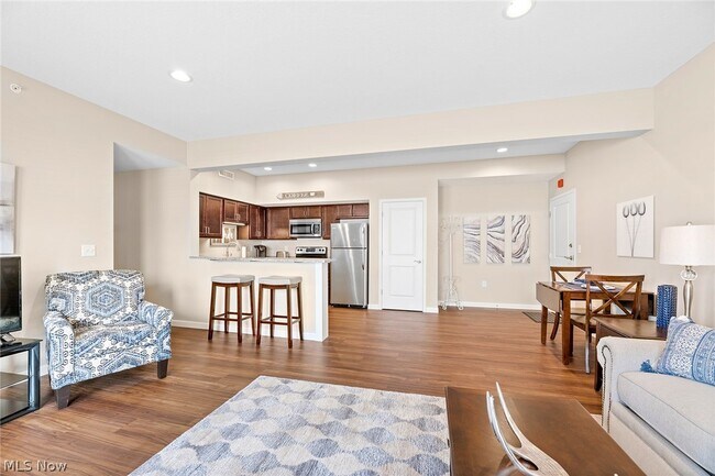 Building Photo - 558 Colony Park Dr