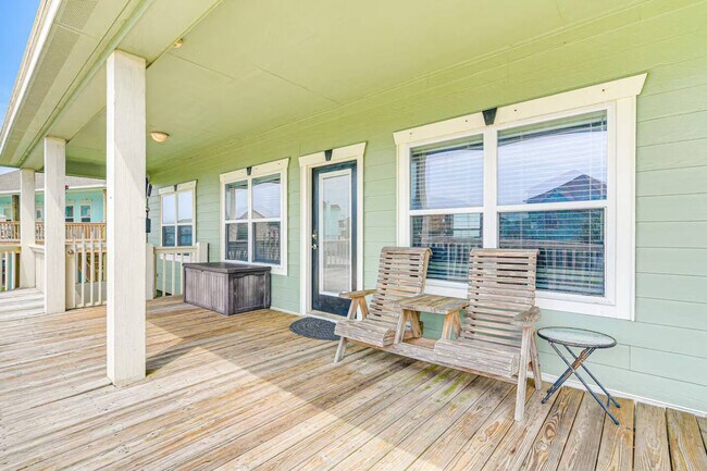 Building Photo - 3229 Castle Dr