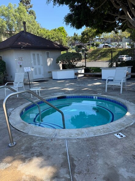 Jacuzzi - 6338 Caminito Marcial