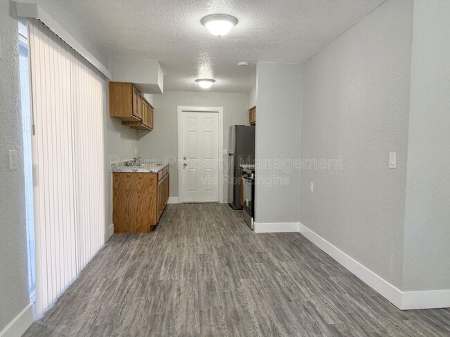 Building Photo - 2107 Bonneville Dr