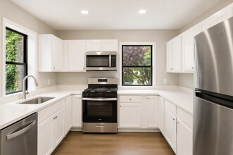 Building Photo - 2026 Move-In Special – $500 LEASE SIGNING BONUS!! Spacious 3BR Condo in Buena Vista – In-Unit Was...