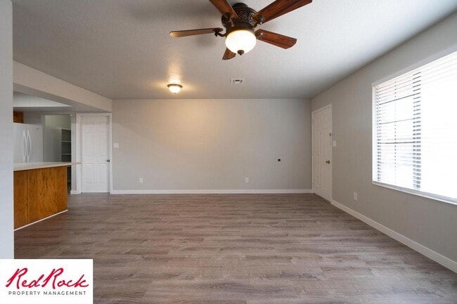 Building Photo - Remodeled 2 Bedroom Townhome. Pet Friendly!