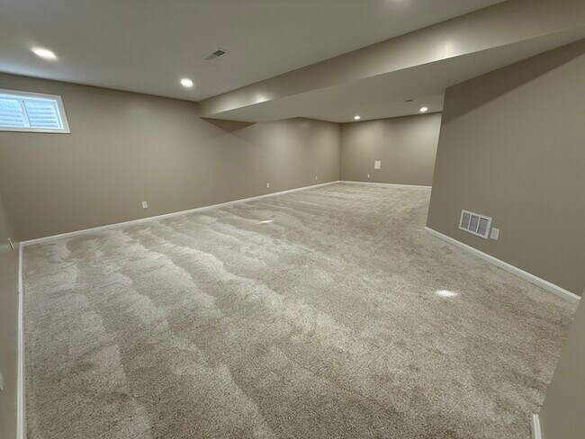 Building Photo - Single Family Home