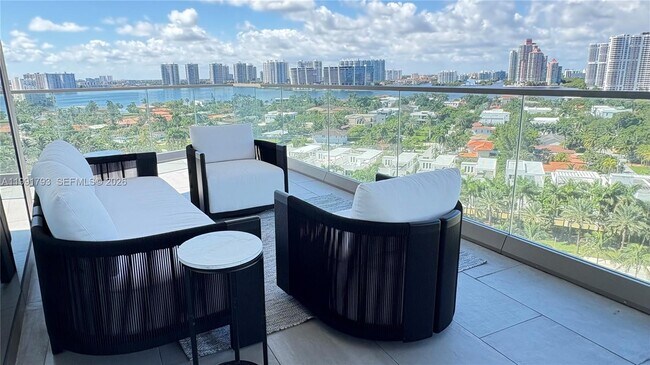 Building Photo - 18975 Collins Ave