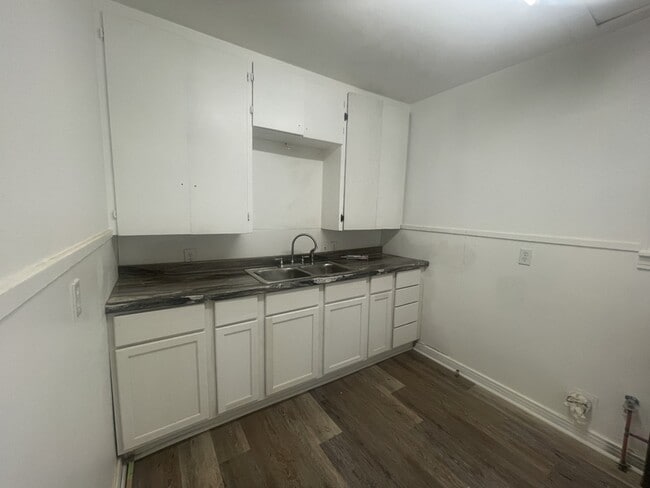 Building Photo - 3102 Hollywood Ave