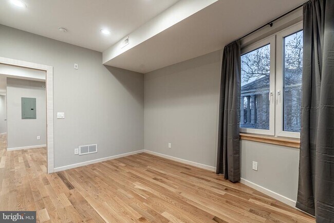 Building Photo - 2045 N College Ave