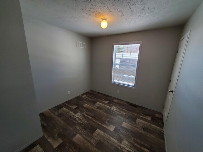 Building Photo - 35 Hummingbird Dr