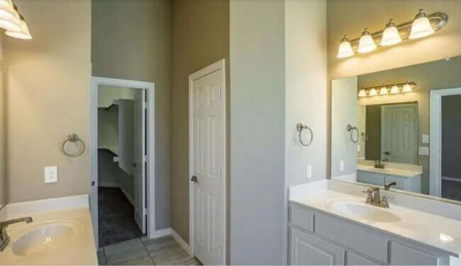Building Photo - 282 Water Mdw Ct