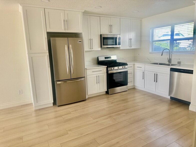 Building Photo - 2731 Erringer Rd