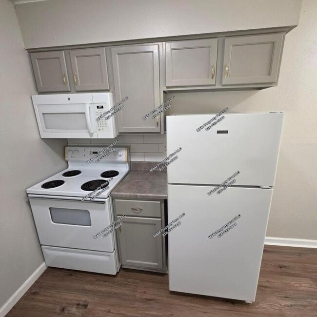 Building Photo - 408 NE Westwind Dr