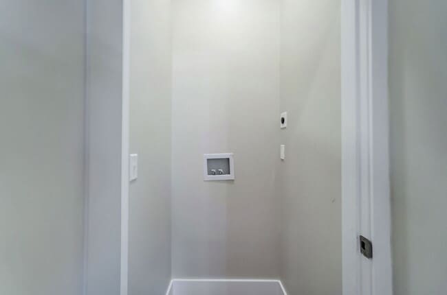 Building Photo - 3719 Kirkup Ave