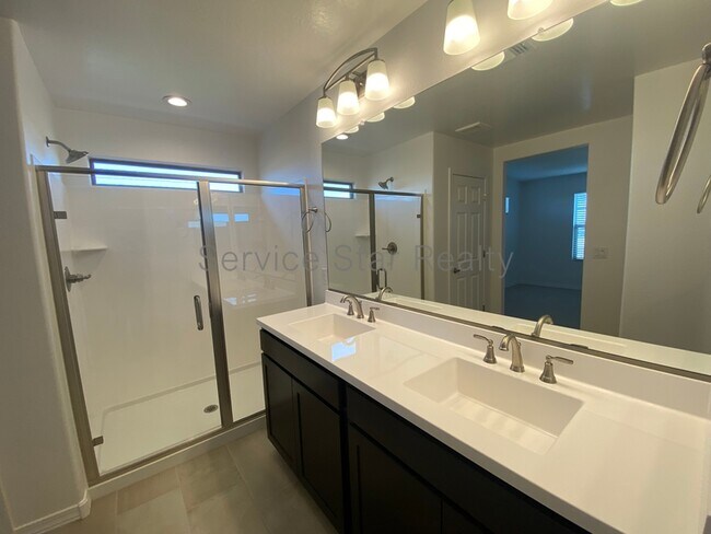 Building Photo - 1187 W Sparrow Dr