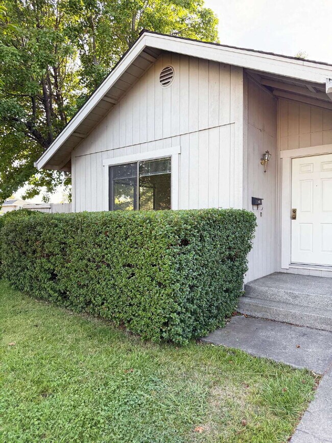 Building Photo - Single-Level Sonoma Living Less Than a Mile from the Historic Plaza