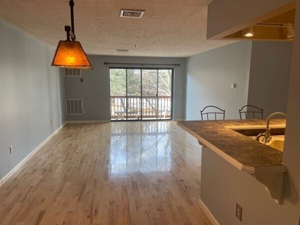 Building Photo - 50 Steeplechase Ct