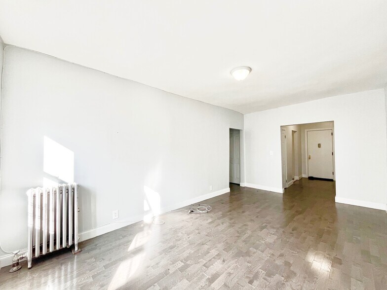 Building Photo - 24 Thayer St