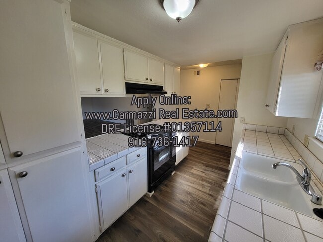 Building Photo - 6046 Vía Casitas