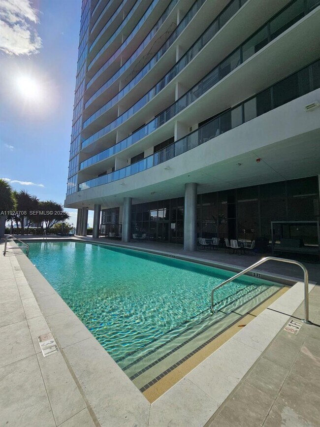 Building Photo - 1600 NE 1st Ave