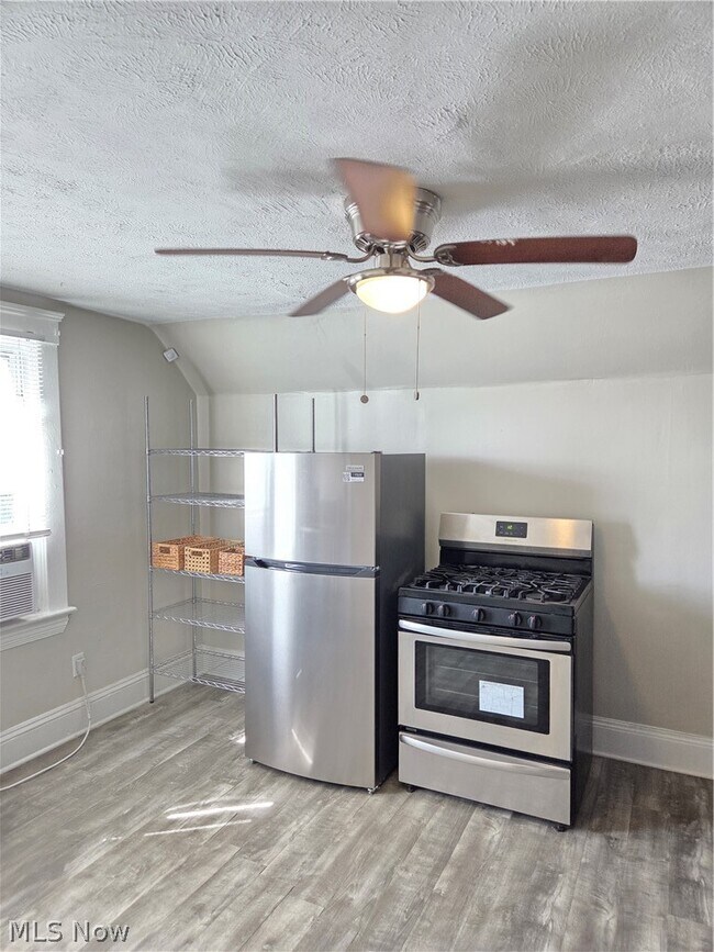 Building Photo - 1450 E 110th St