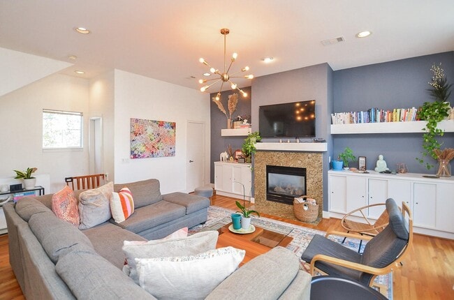 Building Photo - 1116 Columbus St