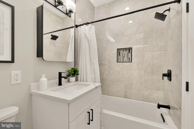 Building Photo - 927 Kennedy St NW