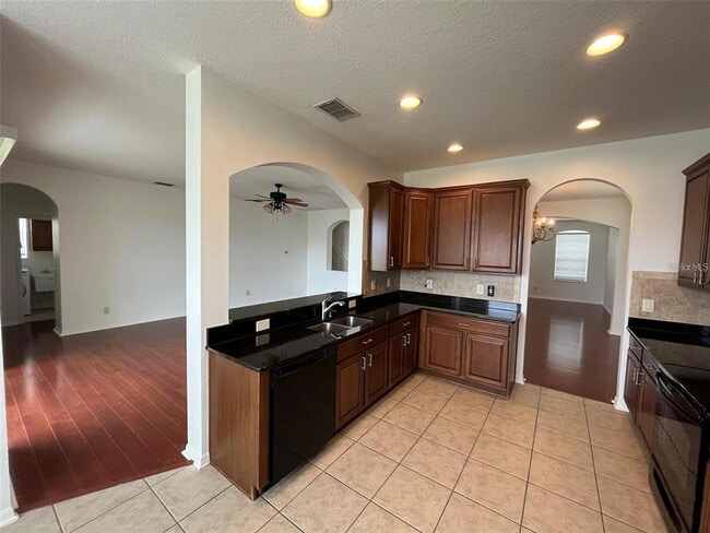 Building Photo - 10757 Pictorial Park Dr