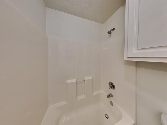 Building Photo - 16365 Hidden River Ct