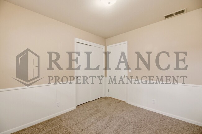 Building Photo - 6517 E Elm St