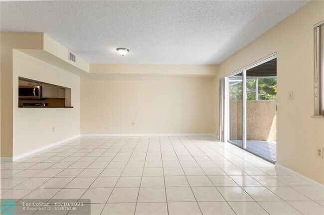 Building Photo - 640 N University Dr