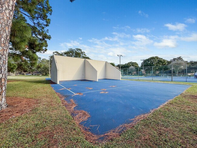 Building Photo - 306 3rd Ln