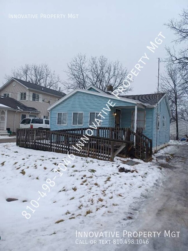 Great 2 bedroom home, front porch and big 1124 W Bergin Ave Flint