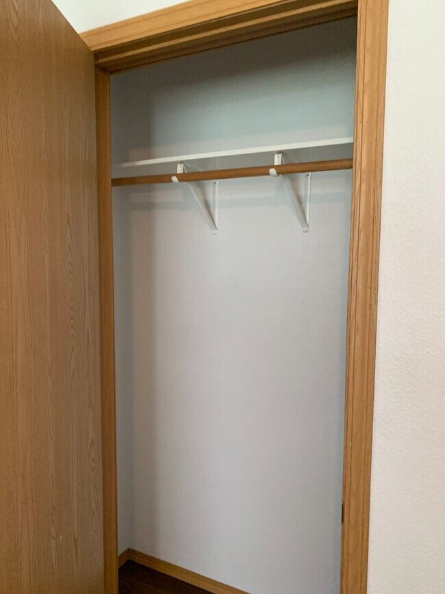 Building Photo - 2BR/1BA Apartment Near MSSU! DOWNSTAIRS UNIT!!