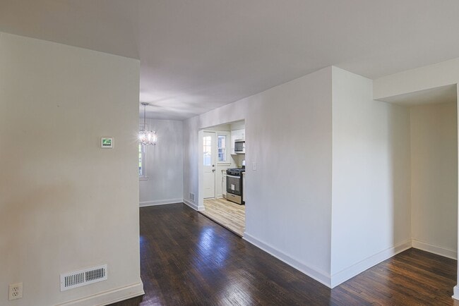 Building Photo - 7842 New Battle Grove Rd