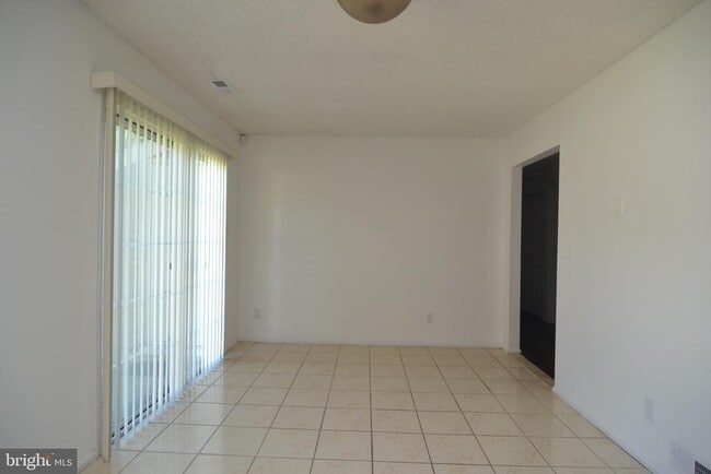 Building Photo - 4004 Adelaide Dr