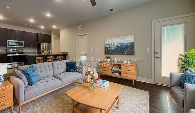 Building Photo - 2 Bedroom Luxury Apartment in the Northland of KCMO