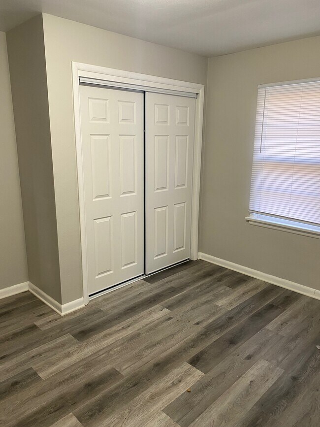 Building Photo - 3807 N Faber Ave