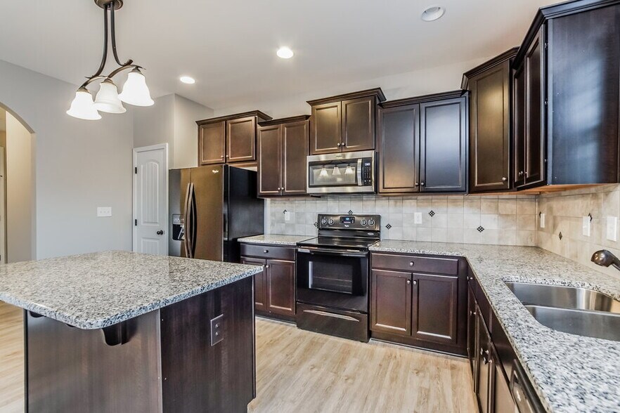 Building Photo - 105 Sloan Dr