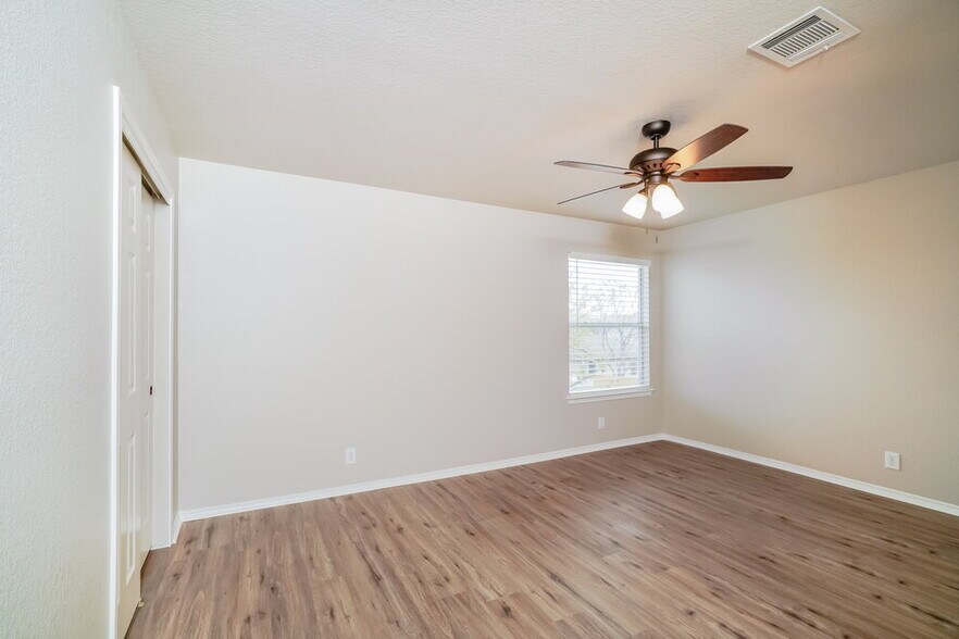 Building Photo - 2123 Dodge Dr