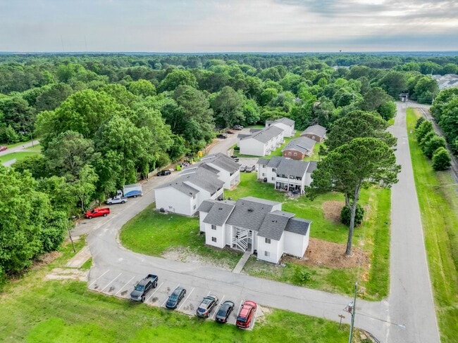 Building Photo - 307 Railroad St