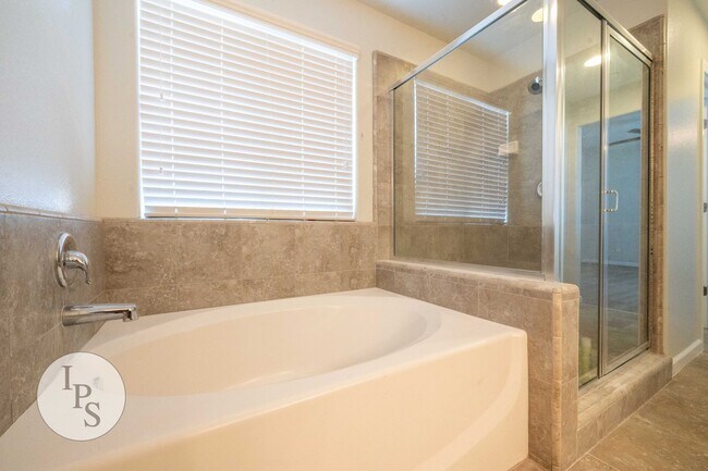 Building Photo - Clovis Eastside Home, 4BR/3BA, Built 2017 - Lots of Amenities!