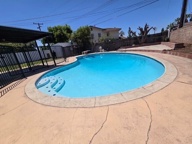 Building Photo - Summer-Ready Pool Home in Pomona