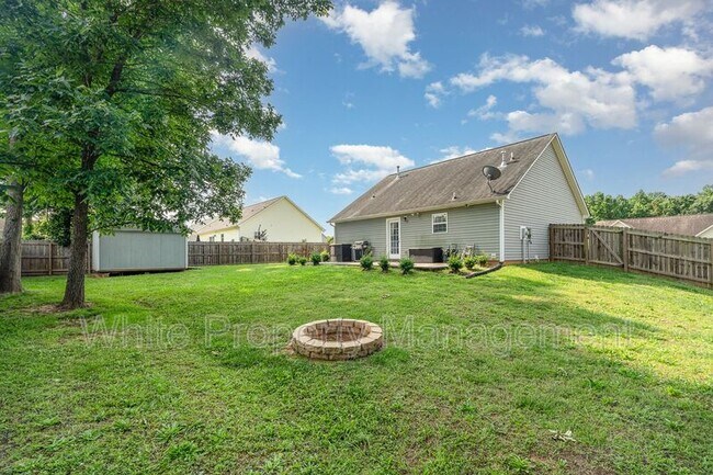 Building Photo - 4244 Cornelia Ln