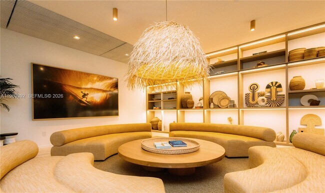 Building Photo - 221 SW 1st Ave