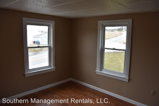 Building Photo - 3 br, 1 bath House - 497 Windsor Rd 2nd an...