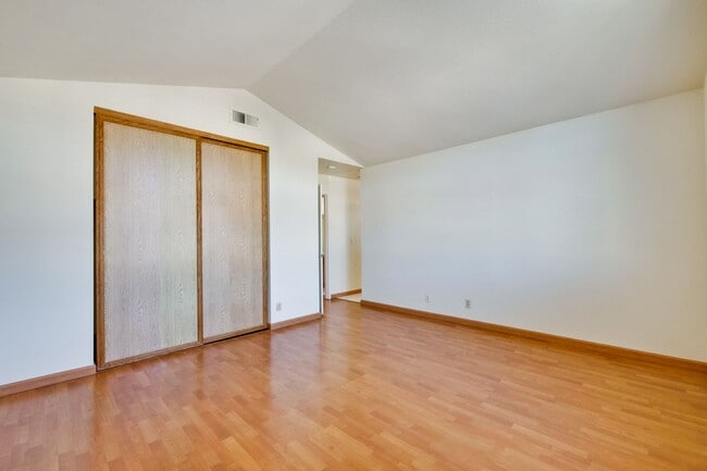 Building Photo - Hardwood Floors- A/C- Full Bedroom and Bath on First Floor: Fresh Paint