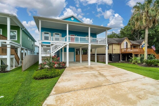 Primary Photo - 215 West Dr