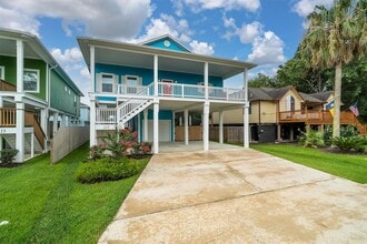 Building Photo - 215 West Dr
