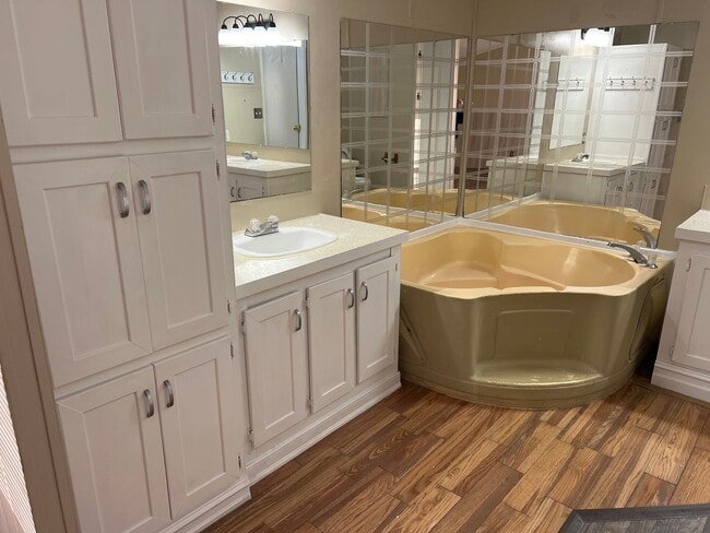 Building Photo - In the KEYS ... Open Floor plan 3 bedroom 2 bathroom