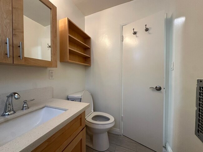 Building Photo - 23 Thornton Ave