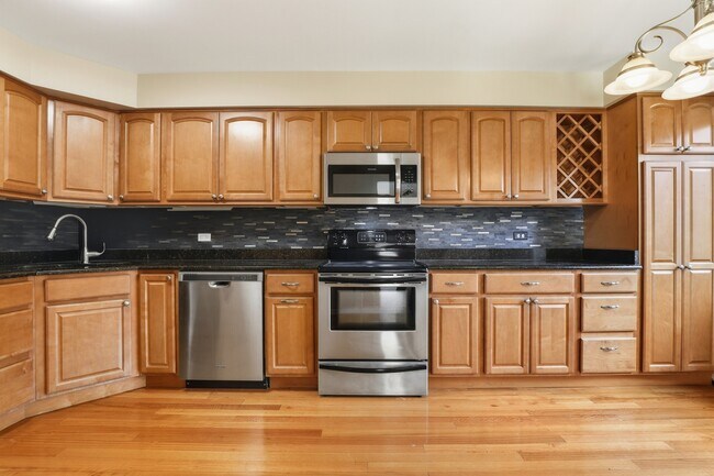 Building Photo - 505 Kenilworth Ave